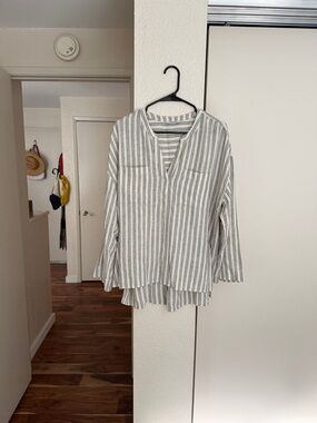 Madewell Cream & Gray Striped V-Neck Top